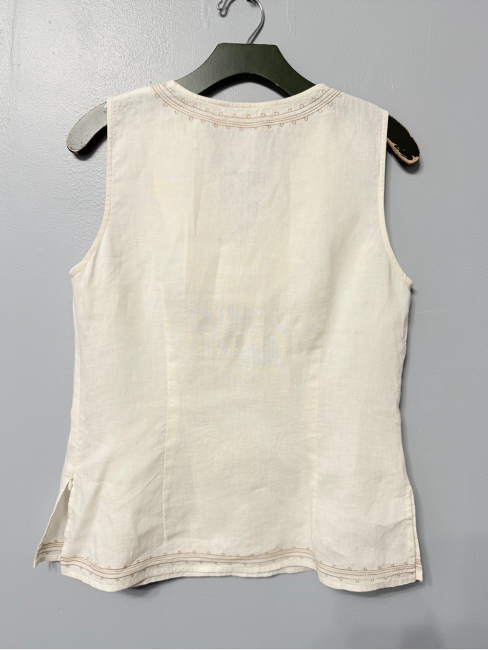 Josephine Chaus Sleeveless Cream Embroidered Linen V-Neck Top - Picture 3 of 6